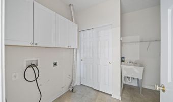 5939 Naughten Pond Dr, Columbus, OH 43213