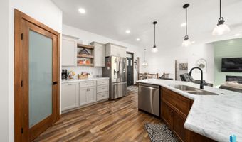 1012 S Nicholas Ave, Brandon, SD 57005