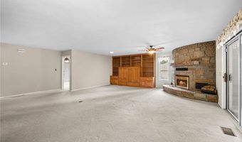 4 Huskins Cir, Bella Vista, AR 72715
