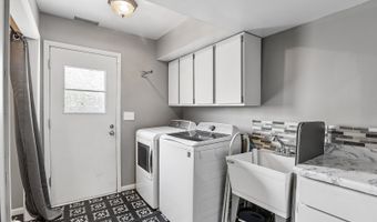 523 Maplewood Dr, Antioch, IL 60002