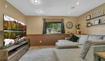 984 Waters Edge Cir, Avon, MN 56310