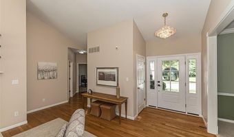 573 Castle Ridge Dr, Ballwin, MO 63021