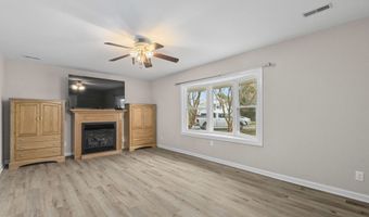 402 Chippendale Ln, Bonneau, SC 29431