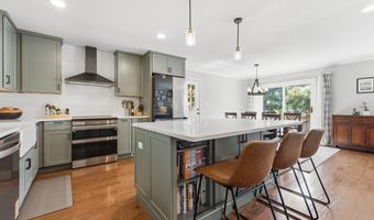 6812 LAMP POST Ln, Alexandria, VA 22306