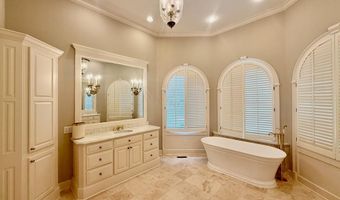 708 Town And Country Dr, Adel, GA 31620