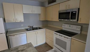 300 LAKEPOINTE Dr 204, Altamonte Springs, FL 32701