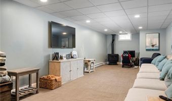 121 Stillwater Rd, Smithfield, RI 02917