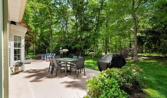 102 Sylvan Lake Blvd, Bayville, NJ 08721