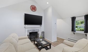 21 Arlington Rd, Coventry, CT 06238