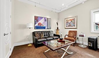 295 Meadowbrook Country Club Est, Ballwin, MO 63011