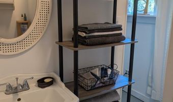 66 8th St, Apalachicola, FL 32320