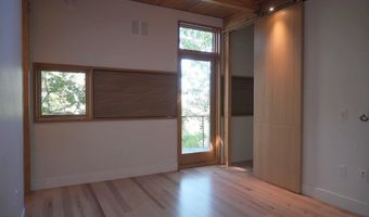 5 Scenic Dr, Ashland, OR 97520
