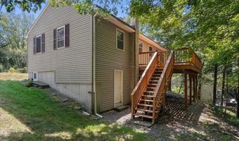 9 Iriquois Dr, Ashburnham, MA 01430