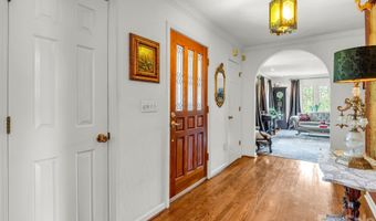 8 Sunny Ridge Dr, Asheville, NC 28804