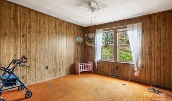 49 Willow Creek Dr, Asheville, NC 28803