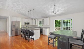 15 Birch Rd, Cumberland, RI 02864