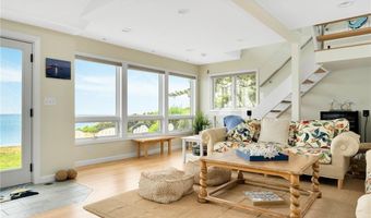 10 Calef Ave, Narragansett, RI 02882