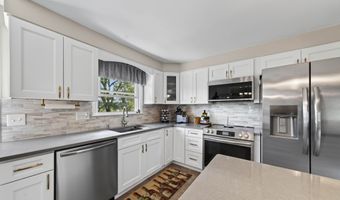 16 Driscoll Rd, Branford, CT 06405