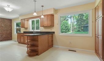 240 S Park Dr, Aurora, OH 44202