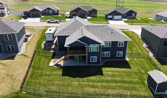 1604 W River Bend St, Brandon, SD 57005
