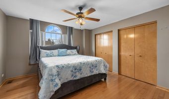 39911 Golf Ln, Antioch, IL 60002