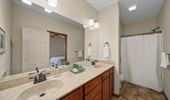 805 NW Reinhart Dr, Ankeny, IA 50023