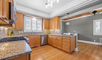 677 17TH St, Astoria, OR 97103