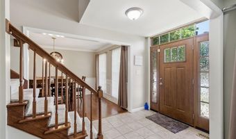 305 Oak Top Ct, Ballwin, MO 63021