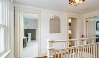 821 Post Rd, Warwick, RI 02888