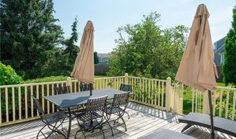 167 Meadow Ln, Middletown, RI 02842