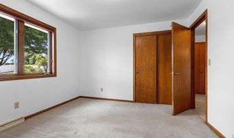 W2527 SKYVIEW Court, Appleton, WI 54915