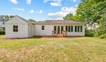 18 Grove Rd, Cromwell, CT 06416