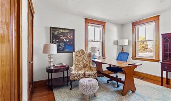 123 Beacon St, Middletown, RI 02842