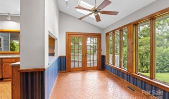 32 Delano Rd, Asheville, NC 28805