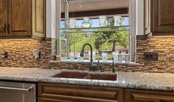 19553 Hidden Glen Rd, Alpine, CA 91901