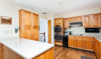13 Elmar Dr, Danbury, CT 06811