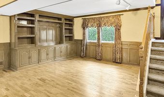 6 Westchester Dr, Albany, NY 12205