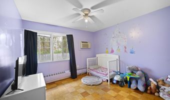 42 Sugarloaf Ln, Bangor, ME 04401