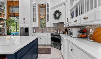 210 Butler Hill Rd, Benton, LA 71006