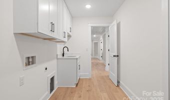6906 Providence Ln W, Charlotte, NC 28226