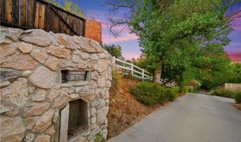 5920 Colodny Dr, Agoura Hills, CA 91301