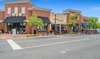 625 SLATERS Ln 201, Alexandria, VA 22314