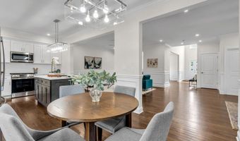 41 Avondale Ln, Aberdeen, NJ 07747