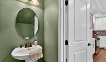 42227 PIEBALD Sq, Aldie, VA 20105