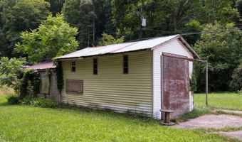 941 E Clayton Rd, Alderson, WV 24910