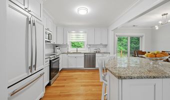 3 Bayberry Dr, Brookfield, CT 06804