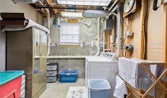 80 TOMAHAWK Trl, Cranston, RI 02921