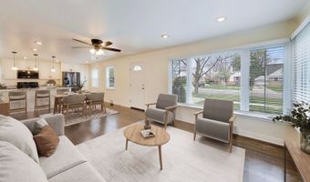 909 E Oakton St, Arlington Heights, IL 60004