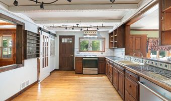 76 Spruce St, Brattleboro, VT 05301