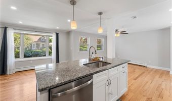 88 General Hawkins Dr, Warwick, RI 02888